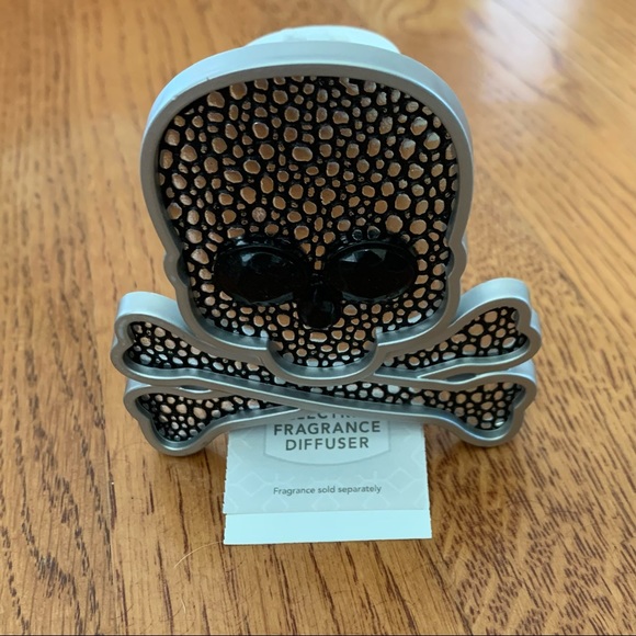 Yankee Candle Other - nwt spooky cute skull halloween yankee candle wall scentplug fragrance diffuser